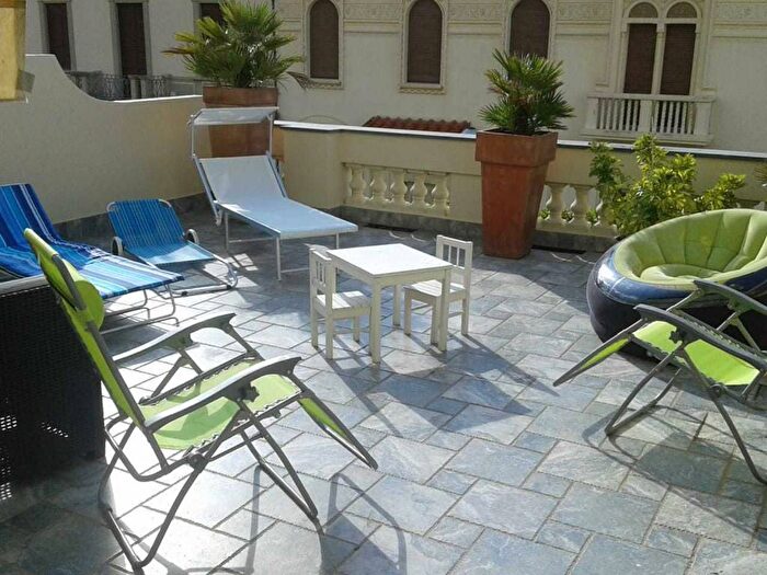 Appartamento trilocale in affitto in Lungomare, Viareggio