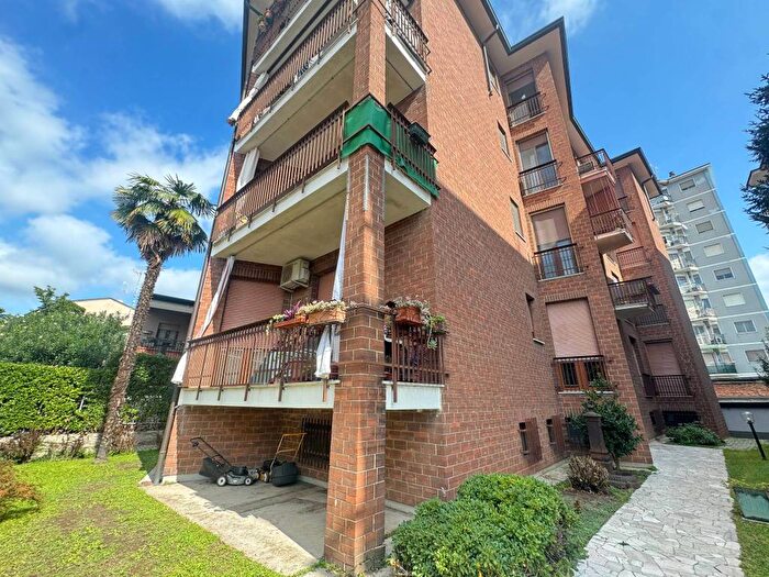 Appartamento trilocale in affitto in Via dei Platani, Melegnano