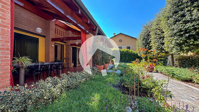 Casa con 10 locali in vendita in Via Vitaliano Brancati, Reggio Emilia