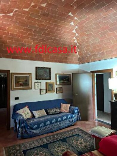 Appartamento con 5 locali in vendita in Via Roma, Terricciola