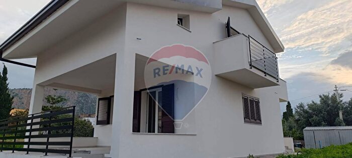 Casa con 5 locali in affitto in Via Industrie Snc, Carini