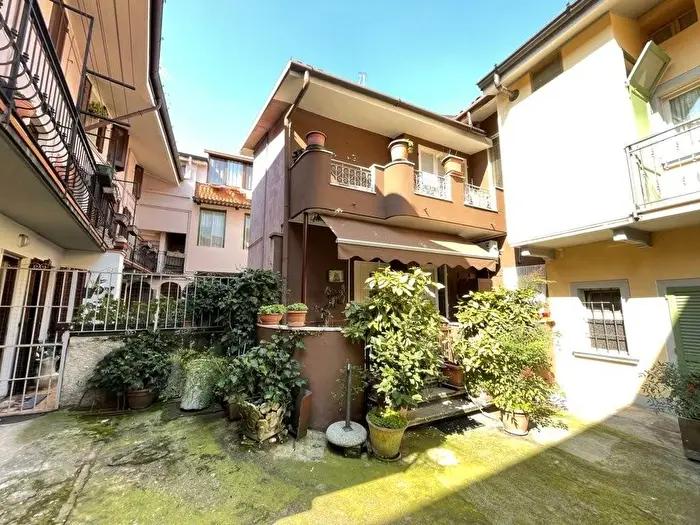 Casa trilocale in vendita in Via Giovita Rapicio, Centro, Chiari