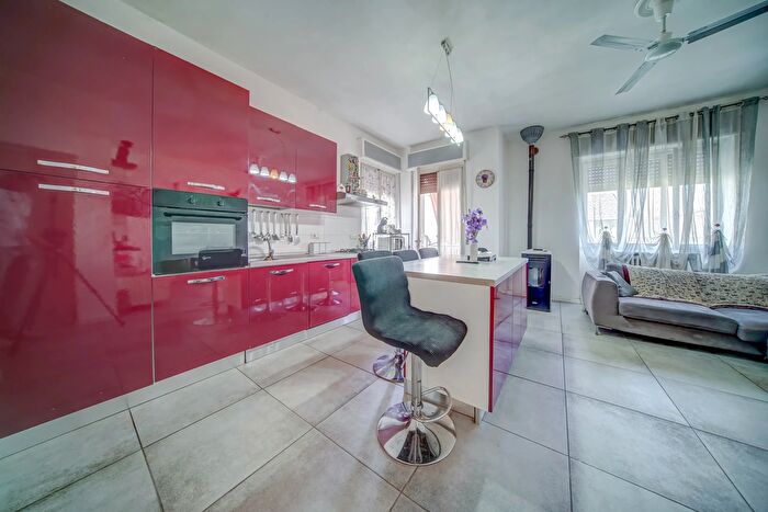 Appartamento trilocale in vendita in Via San Giorgio, Casorate Sempione