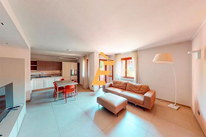 Appartamento quadrilocale in vendita in Via Vittorio Veneto, Valenza