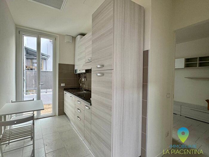 Appartamento bilocale in affitto in Via Tortona, Infrangibile, Piacenza