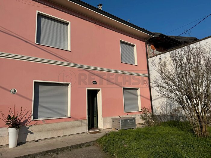Casa con 7 locali in vendita in Via Ripalta Arpina, Madignano