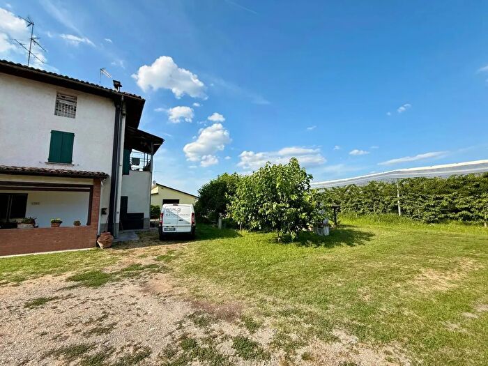 Appartamento con 5 locali in vendita in Via Modenese, Vignola