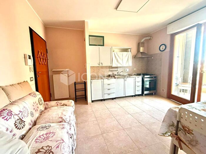 Appartamento trilocale in vendita in Via Raoul Chiodelli, Roma