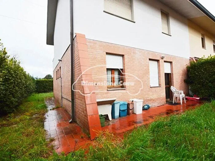 Casa con 6 locali in vendita in Ei Giomi, Capannori