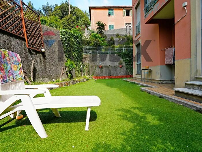 Appartamento con 5 locali in vendita in Via Vezzani c, Genova
