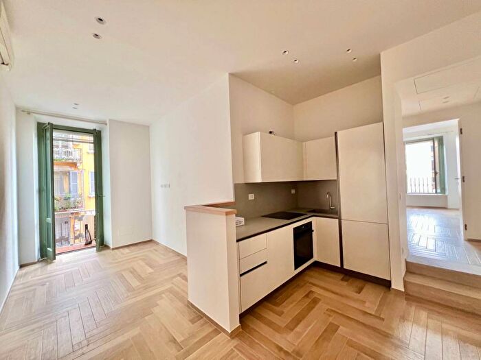 Appartamento trilocale in affitto in Via Leopoldo Cicognara, Plebisciti Susa, Milano