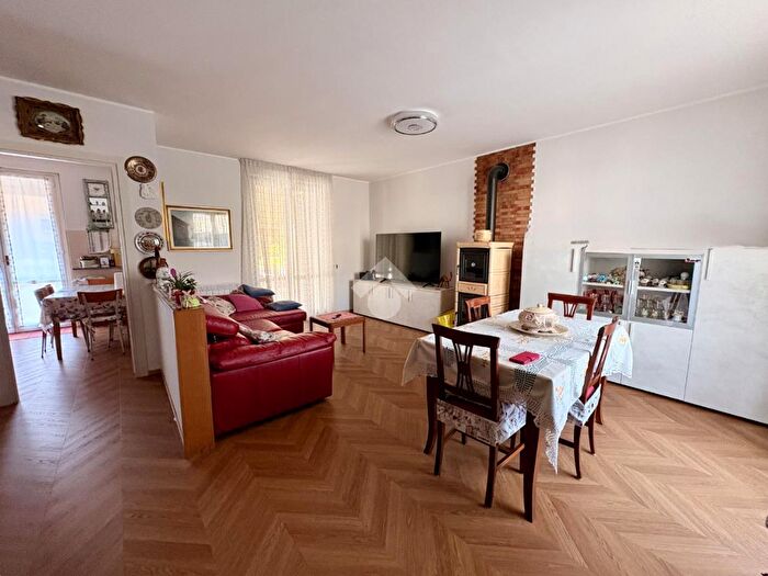 Casa quadrilocale in vendita in Via Oceania, Verdellino