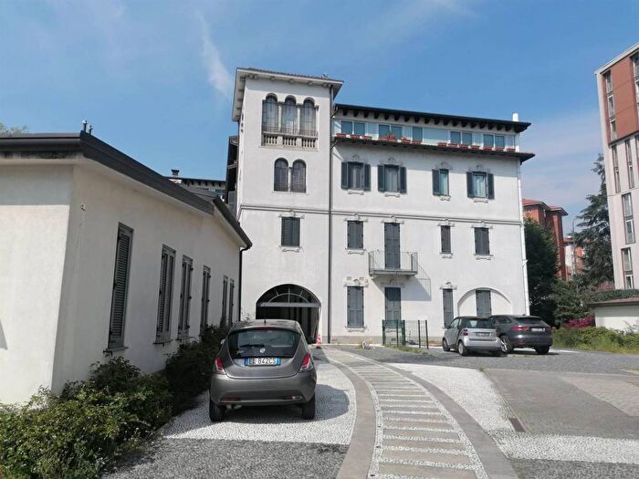 Appartamento bilocale in affitto in VIA FOLLI, Lambrate, Milano