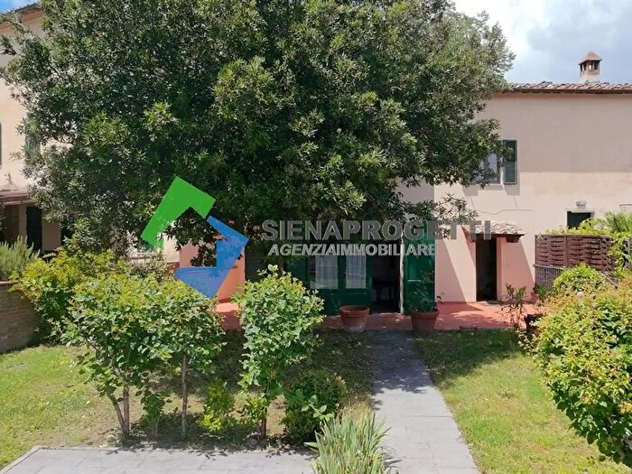 Appartamento quadrilocale in vendita in Strada di Piaggiano, Siena