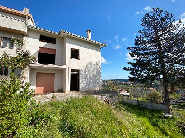 Appartamento con 6 locali in vendita in Via Colle Granaro Guardiagrele, Guardiagrele