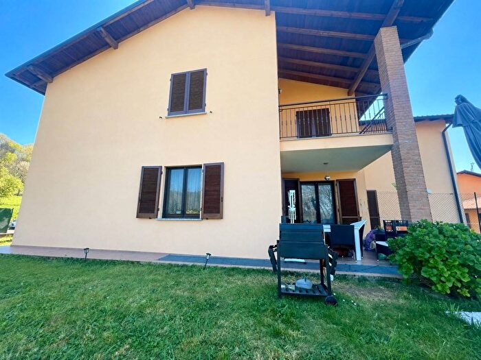 Appartamento trilocale in affitto in Centro, Azzate