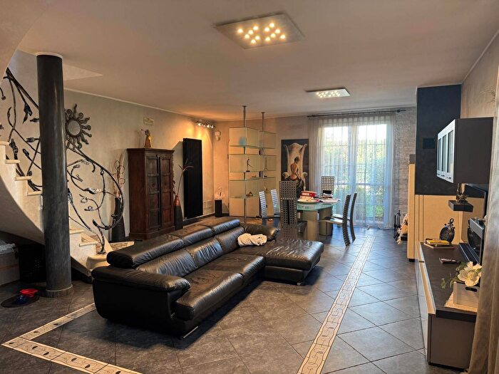 Casa con 6 locali in vendita in Rovigo