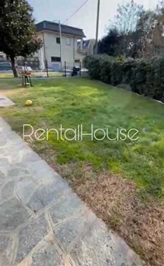 Appartamento trilocale in affitto in Via alla Zocca, Como