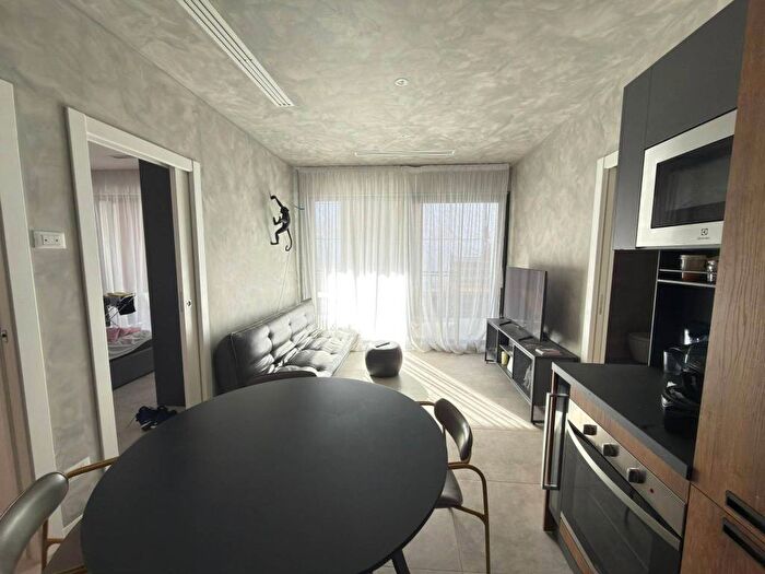 Appartamento trilocale in affitto in Via Ravenna, Corvetto, Milano