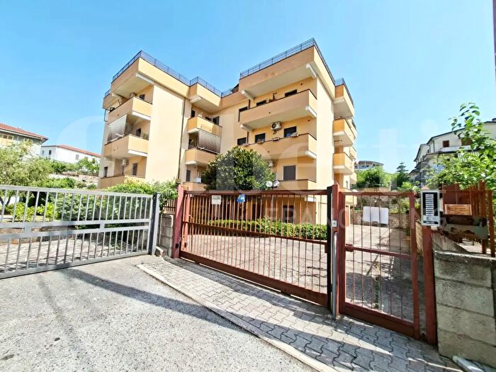 Appartamento con 6 locali in vendita in Via Luigi Sturzo Snc, Teano