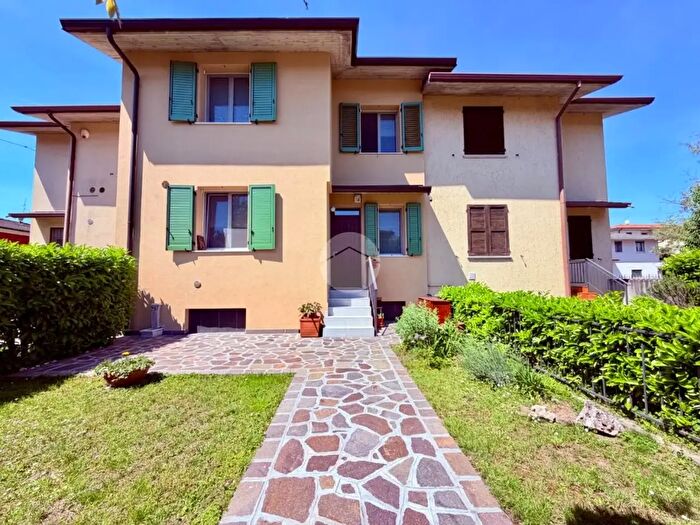 Casa quadrilocale in vendita in Via C Battisti, Flero