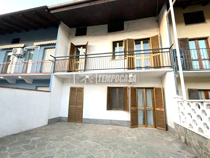 Casa con 7 locali in vendita in Via Crescentino, Vische