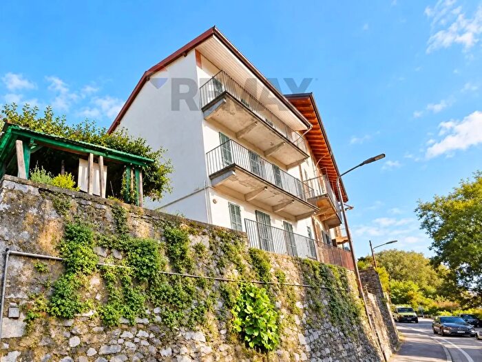 Casa con 6 locali in vendita in Via Quarantadue Martiri, Verbania