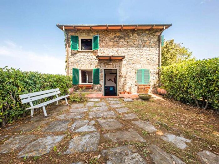 Casa bilocale in affitto in Via Nuova, Monte Marcello, Ameglia