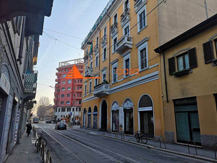 Appartamento trilocale in affitto in via Ripamonti, Bocconi, Milano