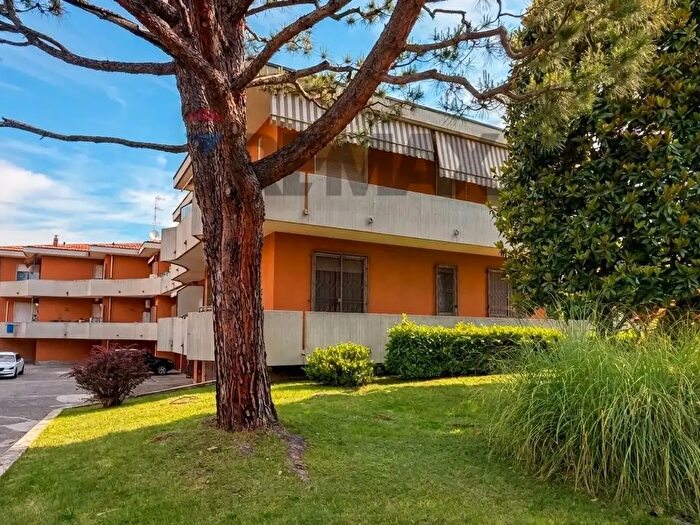 Appartamento trilocale in vendita in Via Mameli, Magnago