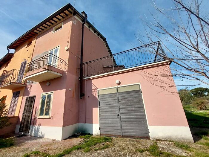 Casa con 6 locali in vendita in Imola