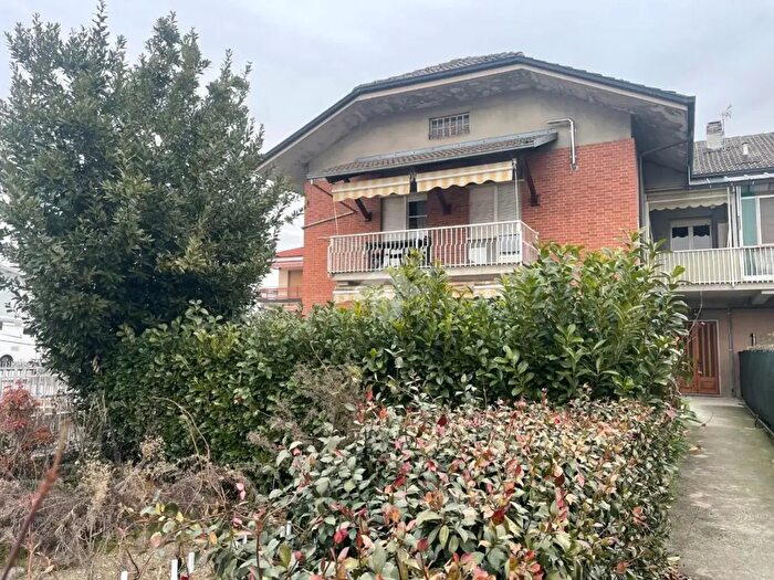 Appartamento quadrilocale in vendita in Via Pinerolo, Cavour