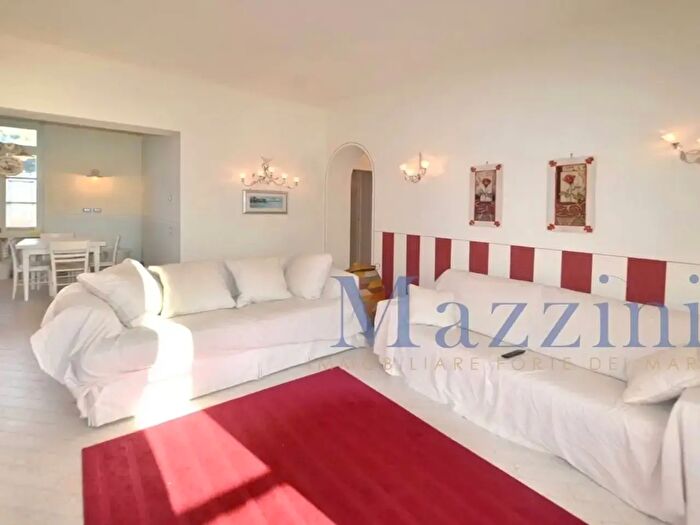 Appartamento con 6 locali in vendita in Via XX Settembre, Forte Dei Marmi