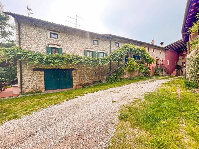 Casa con 5 locali in affitto in Via Valdilonte, Isola Vicentina