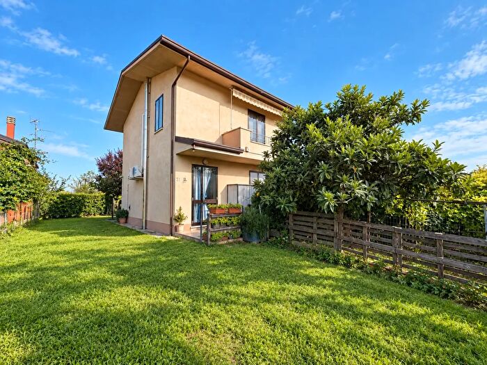 Casa con 6 locali in vendita in Via Caseggiato, Boschi Sant'Anna