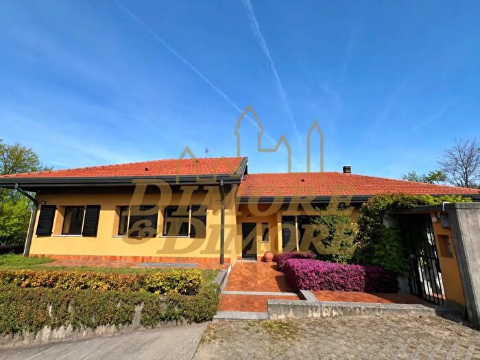 Casa con 8 locali in vendita in Via Libertà, Morazzone