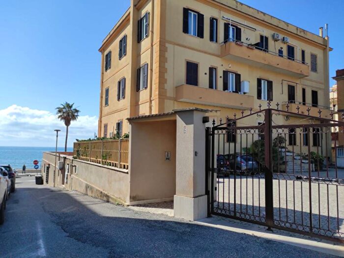 Appartamento bilocale in affitto in Via del Faro, Centro Storico, Anzio