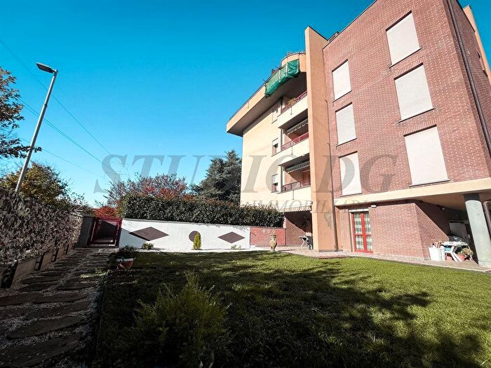 Appartamento bilocale in vendita in Via Benaco, Cesano Maderno