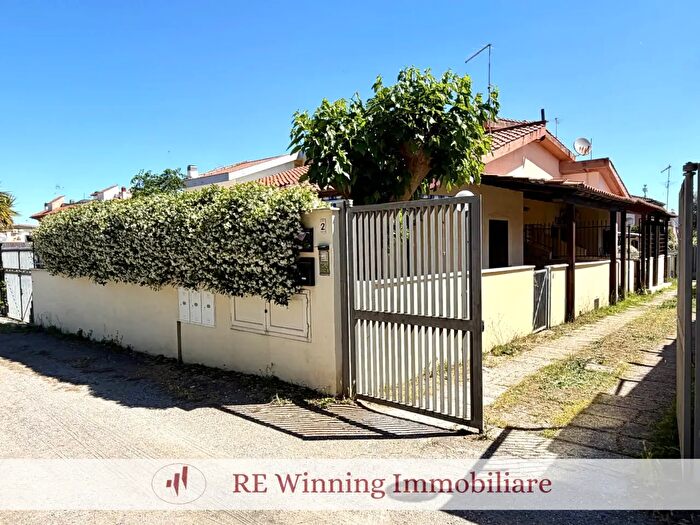 Appartamento trilocale in vendita in Via dei Visoni, Ardea