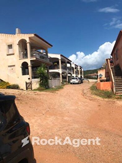 Appartamento con 6 locali in vendita in Via Giovanni Fresi, Arzachena