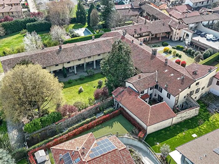 Casa con 10 locali in vendita in Via Vittorio Veneto, Ponte San Pietro