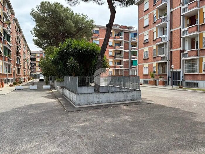 Appartamento trilocale in vendita in Via Salvatore Pincherle, Roma