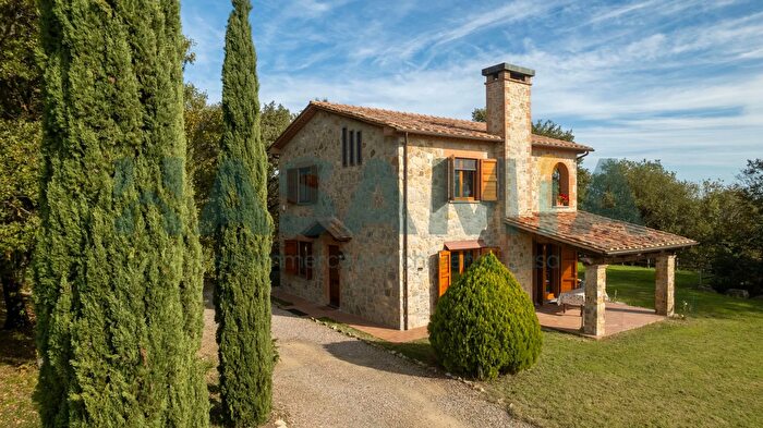 Casa con 7 locali in vendita in Via Cervaiolo Loc Poggio Ferro Snc, Scansano