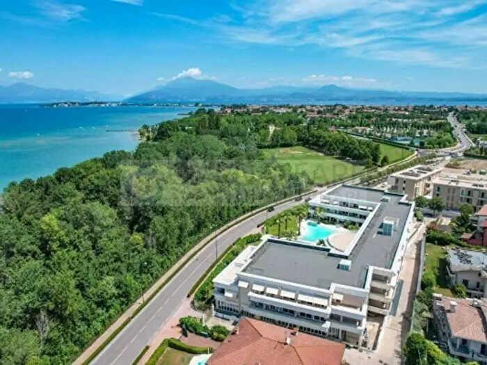 Appartamento bilocale in vendita in Via Francesco Agello, Desenzano Del Garda