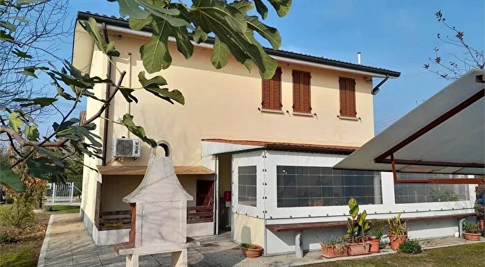Casa con 5 locali in vendita in Modena Via Fossa Monda Nord, Modena
