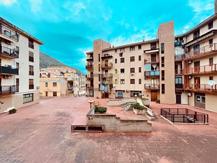 Appartamento quadrilocale in vendita in Via Segesta, Castellammare Del Golfo