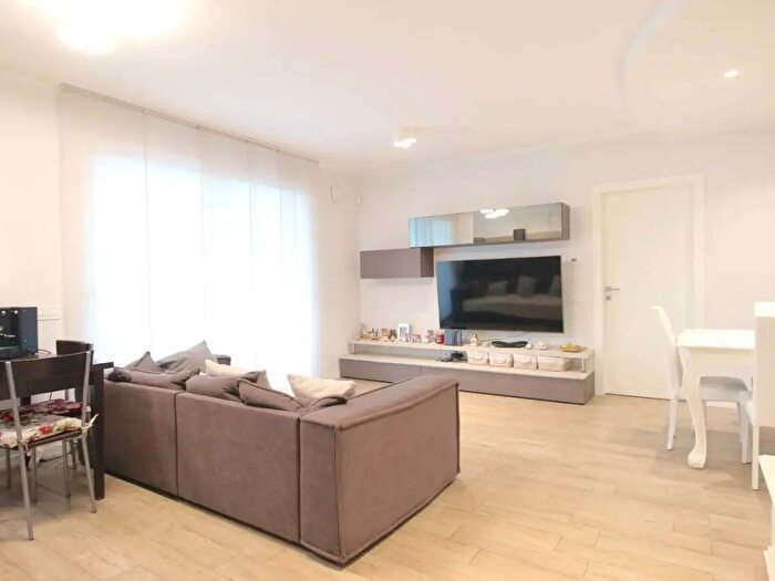 Appartamento trilocale in vendita in Via Unità dItalia, Pozzo DAdda