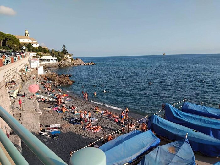 Appartamento bilocale in affitto in Via Divisione Acqui, Quinto, Genova