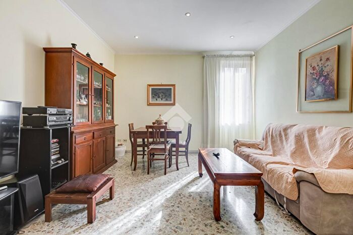 Appartamento trilocale in vendita in Via dei Volsci, Roma