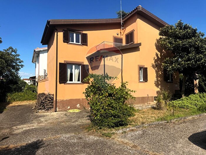 Casa quadrilocale in vendita in Via Romana, Mazzano Romano